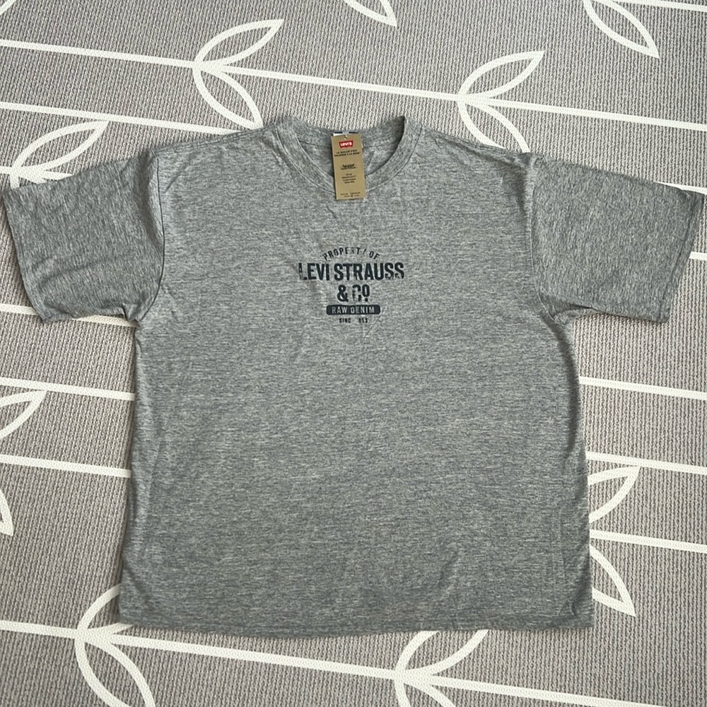 L/XL Levi T-shirt Men New with Tag